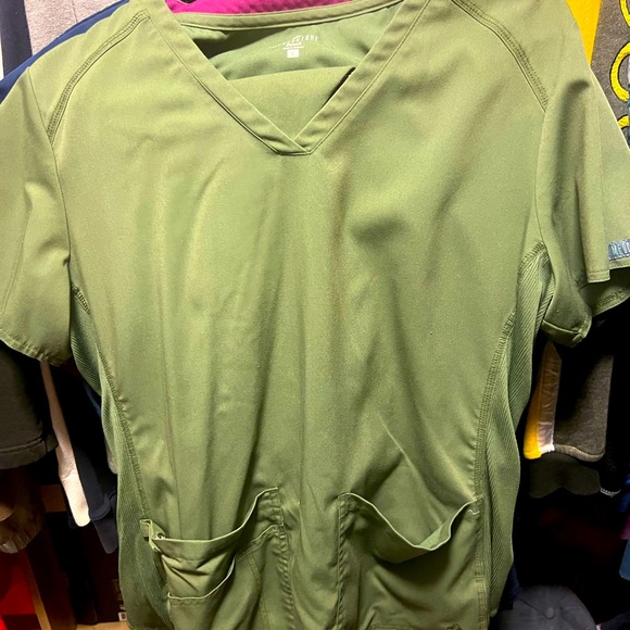 Women’s scrubs all in excellent condition!
Most size large,sketchers set is XL - Picture 2 of 13